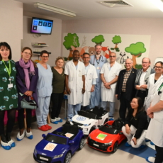 illustration Don de voiturettes pour le parcours des enfants en chirurgie